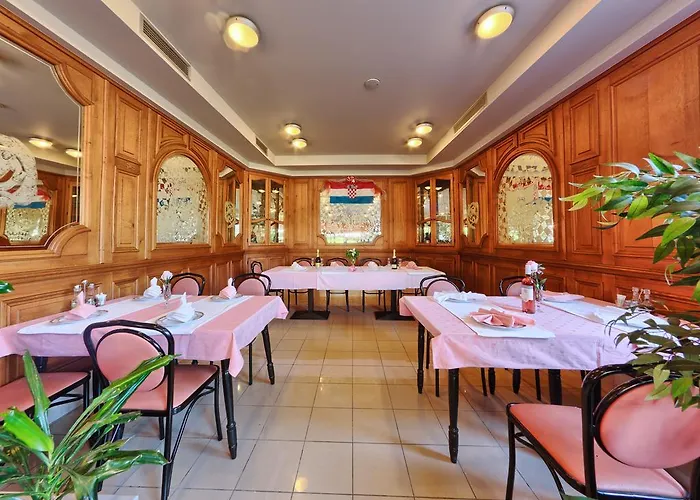 فندق Trogirski Dvori تروغير