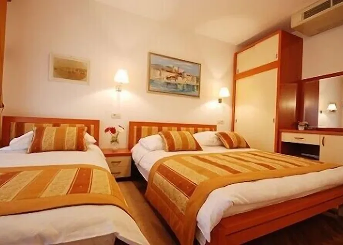 Trogirski Dvori 3* تروغير