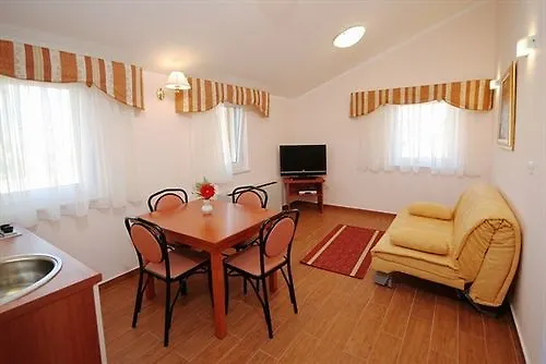 Trogirski Dvori فندق 3*