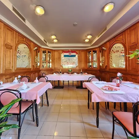 Szálloda Trogirski Dvori Trogir