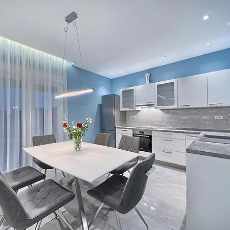 Trogirski Dvori Szálloda 3*