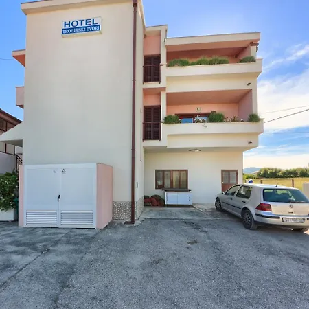 Trogirski Dvori Τρογκίρ