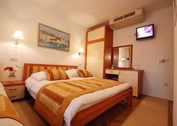 Ξενοδοχείο Trogirski Dvori Τρογκίρ