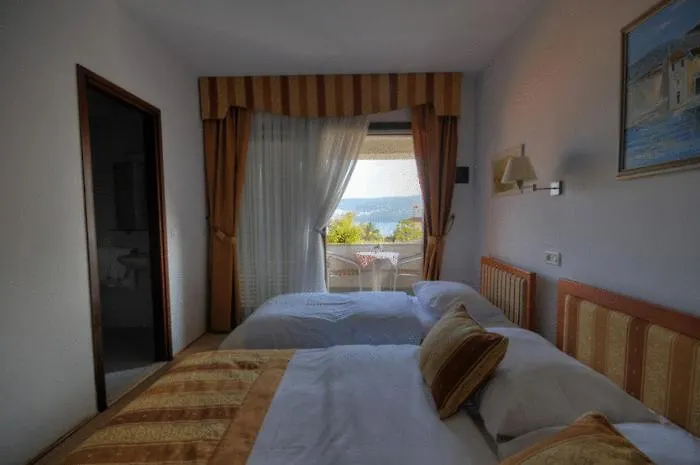 Ξενοδοχείο Trogirski Dvori 3*