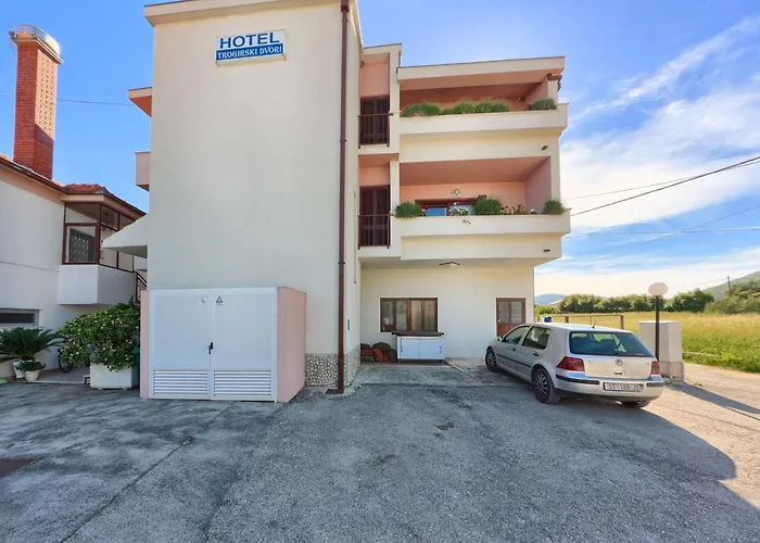 特洛吉尔多瑞酒店 特罗吉尔