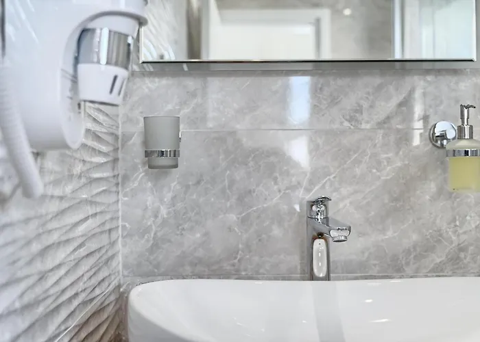 特洛吉尔多瑞酒店 3*