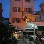 Trogirski Dvori Trogir