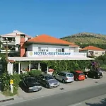 Trogirski Dvori 3*