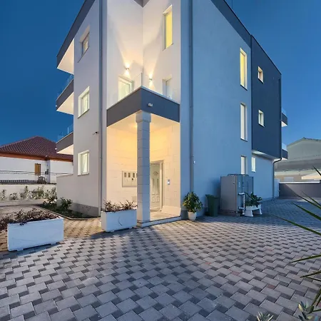 Trogirski Dvori מלון 3*