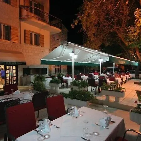 Trogirski Dvori טרוגיר