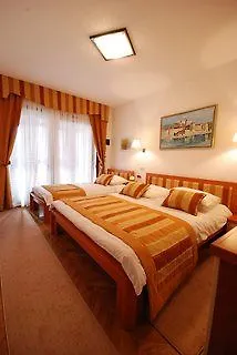 Trogirski Dvori 3*